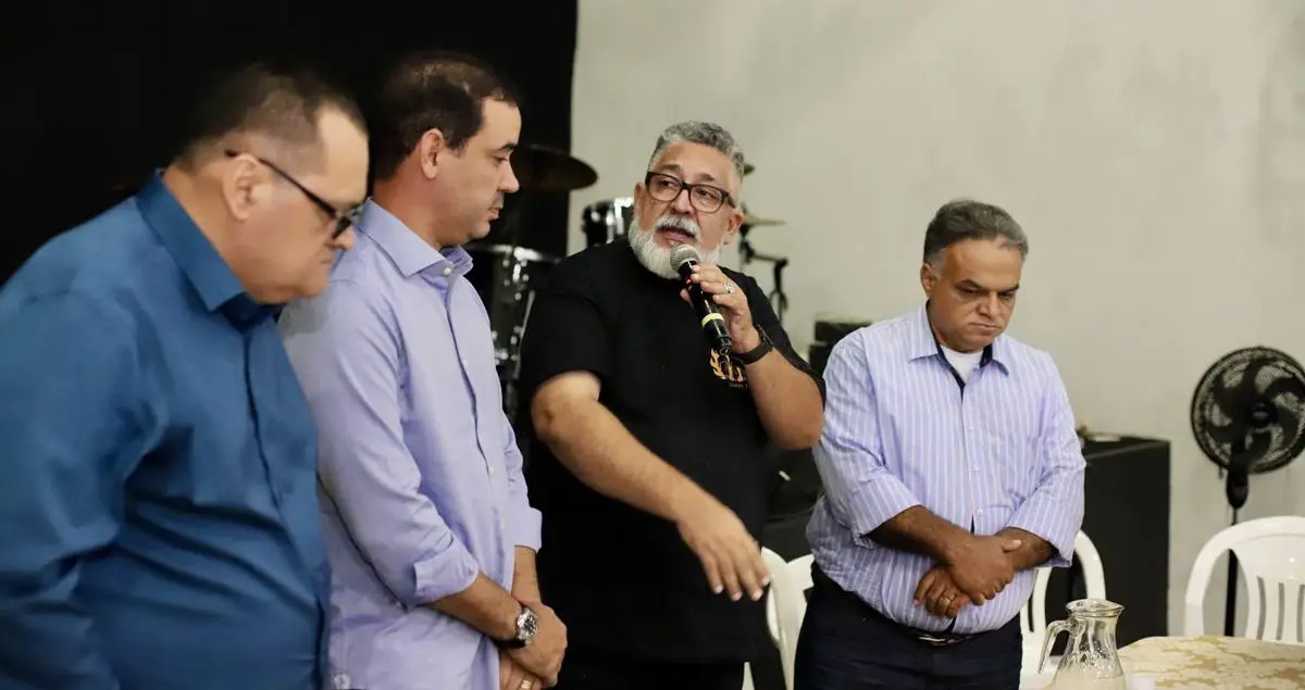 Vicentinho Júnior ouve lideranças evangélicas e apresenta diretrizes do plano de governo