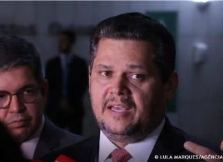 Alcolumbre mantém PEC 6×1 travada em semana esvaziada no Senado