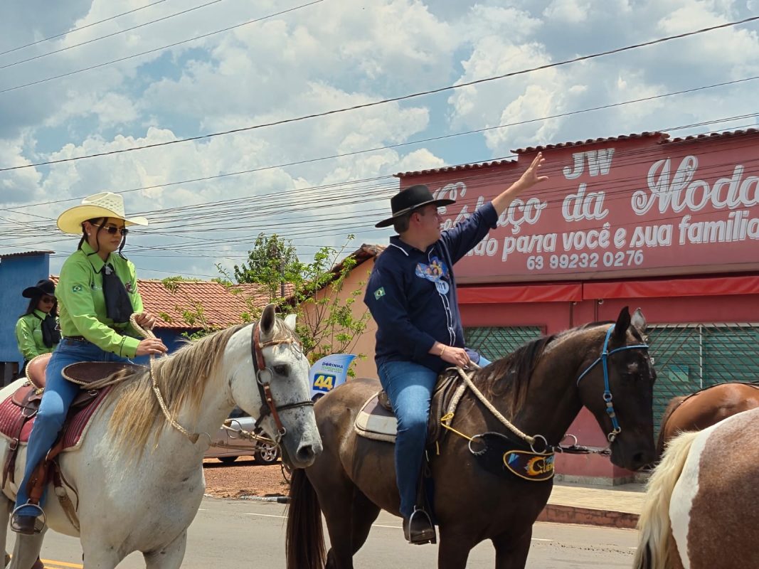 Sob comando de Djalma Júnior, Wanderlândia encerra festa com grande cavalgada