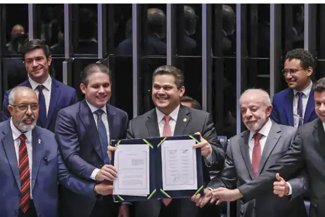 Congresso promulga emenda que acaba com a escala 6×1 e reduz jornada para 40 horas