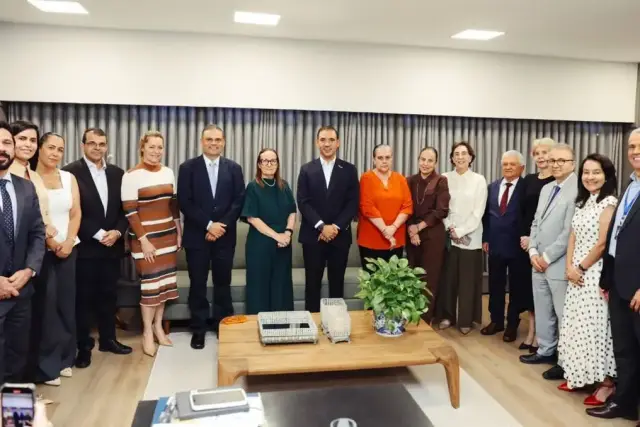 Vicentinho Júnior entrega nomes da equipe de transição ao governo do Tocantins