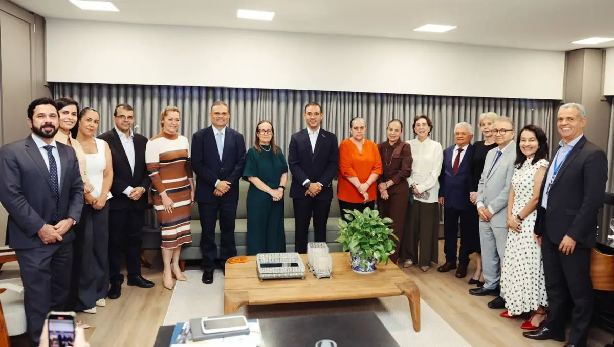 Vicentinho Júnior entrega nomes da equipe de transição ao governo do Tocantins